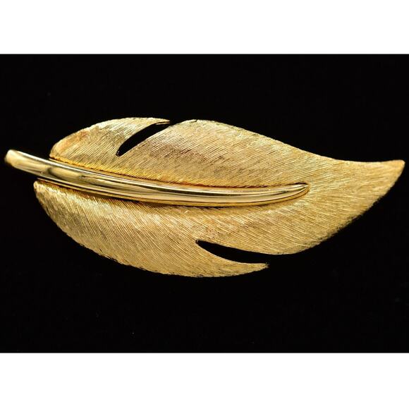 Givenchy Vintage Leaf Pin Brooch Brushed Gold Textured Chunky Signed 1980s Bin8 - Picture 1 of 11